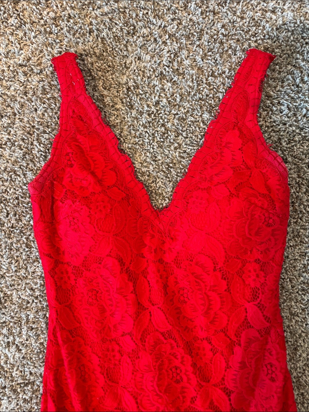 Red Lace V-Neck Mermaid Prom Dress - Picture 4 of 6